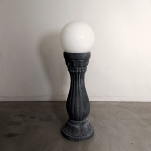 デコラティブなフロアランプ